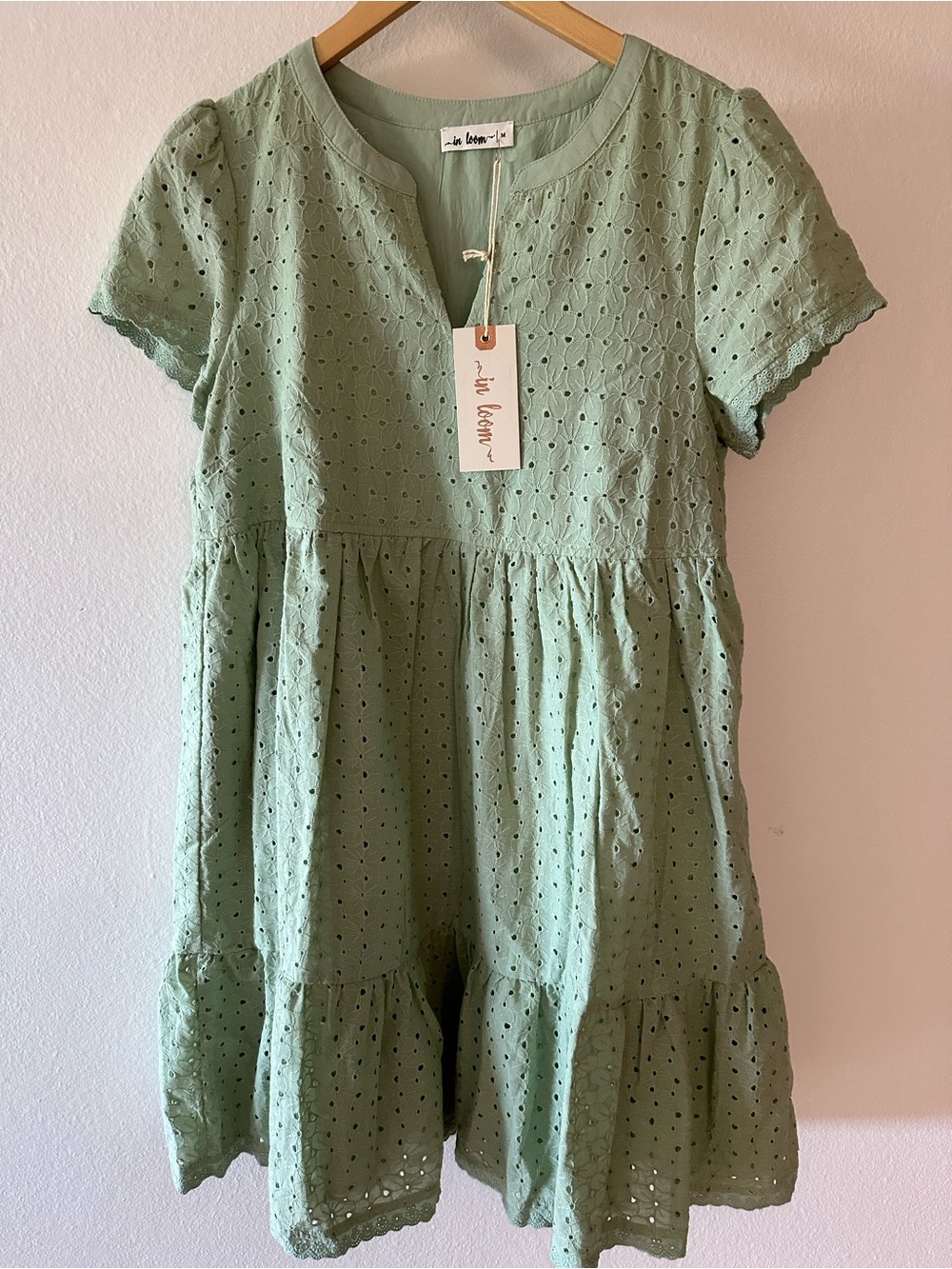 In loom green short-sleeved mini dress with medium V-neck, embroidered fabric